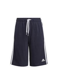 Adidas - Spodenki dziecięce adidas Essentials 3-Bandes. Kolor: niebieski, wielokolorowy, biały. Wzór: paski. Styl: sportowy