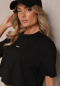 Renee - Czarny T-shirt z Bawełny o Kroju Crop Top Zdobiony Naszywką Adivrea. Okazja: na co dzień. Kolor: czarny. Materiał: bawełna. Wzór: aplikacja. Styl: casual #4