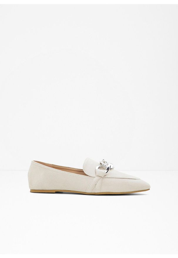bonprix - Loafersy z łańcuszkiem. Kolor: beżowy