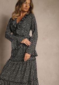 Renee - Czarna Sukienka VICES o Rozkloszowanym Fasonie z Falbankami Nevite. Okazja: na co dzień. Typ kołnierza: kołnierz z falbankami. Kolor: czarny. Długość rękawa: długi rękaw. Typ sukienki: proste. Styl: elegancki, casual, klasyczny #4