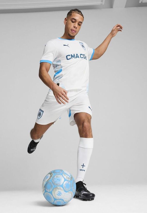 Puma - Męskie szorty Olympique Marsylia 24/25 PUMA White Bleu Azur Blue. Kolor: biały, wielokolorowy, niebieski. Sport: piłka nożna