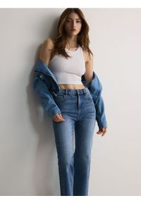 Reserved - Jeansy mini flare z wysokim stanem - niebieski. Stan: podwyższony. Kolor: niebieski #1