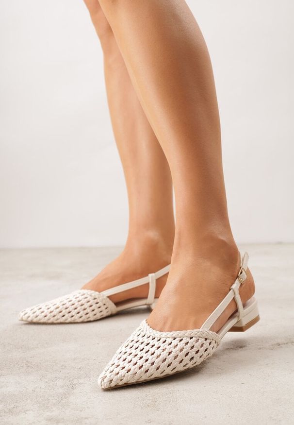 Renee - Beżowe Sandały z Plecioną Cholewką Triscan. Zapięcie: sprzączka. Kolor: beżowy. Sezon: wiosna