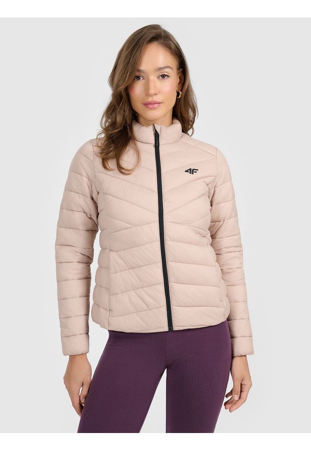 4f - 4F Kurtka z wypełnieniem syntetycznym damska - beżowa XL. Okazja: na co dzień. Typ kołnierza: kołnierzyk stójkowy. Kolor: beżowy. Materiał: syntetyk. Styl: casual, sportowy
