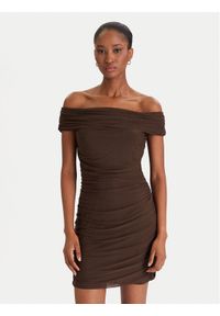 Guess Sukienka koktajlowa W5YK21 KCZC2 Brązowy Slim Fit. Kolor: brązowy. Materiał: syntetyk. Styl: wizytowy