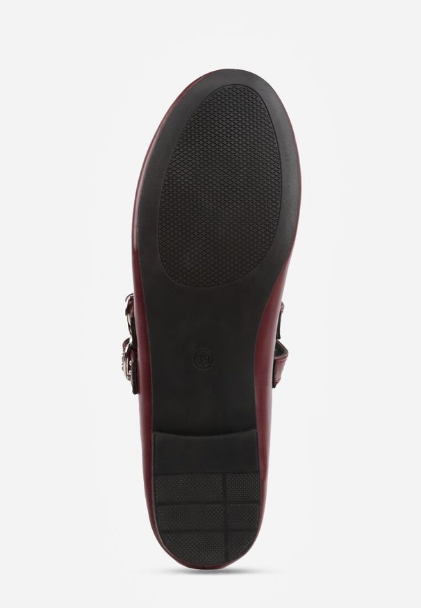 Renee - Bordowe Balerinki Vices w Rockowym Stylu z Paskami i Sprzączkami Kikirae. Okazja: na co dzień. Zapięcie: pasek. Kolor: czerwony. Materiał: jeans, skóra. Wzór: aplikacja. Styl: rockowy