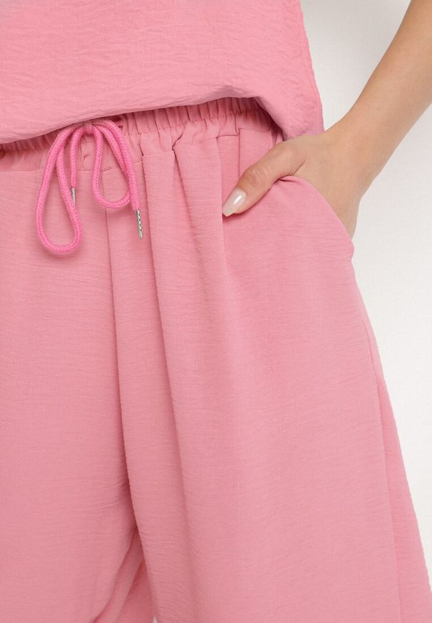 Born2be - Jasnoróżowe Szorty z Bawełną z Wysokim Stanem i Sznurkiem Talonessa. Okazja: na spacer, na co dzień. Stan: podwyższony. Kolor: różowy. Materiał: bawełna. Styl: casual, sportowy