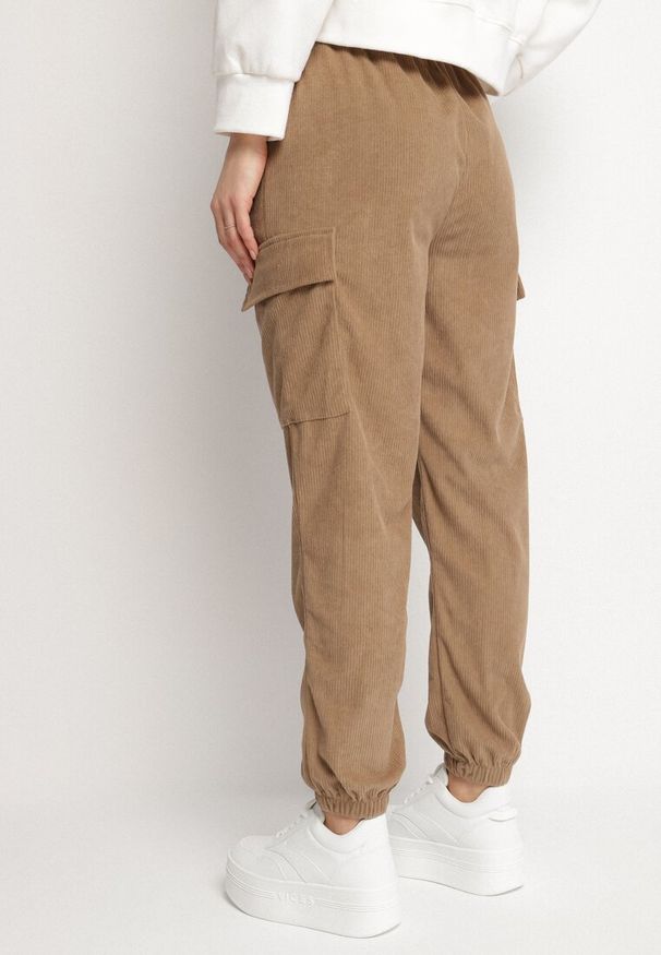 Born2be - Brązowe Spodnie w Stylu Cargo z Wysokim Stanem Belseli. Okazja: na co dzień. Stan: podwyższony. Kolor: brązowy. Styl: casual