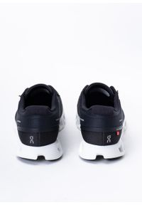 Sneakersy męskie czarne On Running Cloud 5. Okazja: na spacer, na co dzień. Zapięcie: sznurówki. Kolor: czarny. Materiał: materiał. Sport: bieganie