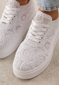 Renee - Białe Sneakersy Boho na Platformie Zdobione Plecionym Wzorem Abilama. Kolor: biały. Materiał: jeans, zamsz. Szerokość cholewki: normalna. Wzór: aplikacja. Obcas: na platformie #2