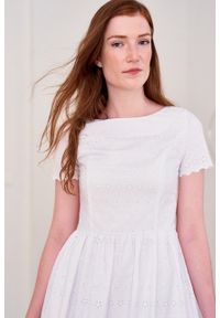 Marie Zélie - Sukienka Melania biała haftowana. Kolor: biały. Materiał: bawełna, skóra, materiał. Długość rękawa: krótki rękaw. Wzór: haft. Sezon: lato #4