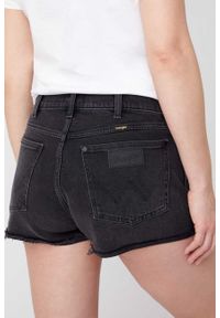 Wrangler - WRANGLER FESTIVAL SHORT DAMSKIE SHORTY JEANSOWE JEANS BLACK TRACK W26FKL97V 112128029. Materiał: jeans