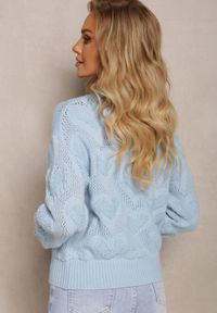 Renee - Jasnoniebieski Klasyczny Sweter ze Splotem w Serca i Ściągaczami Miadove. Kolor: niebieski. Wzór: ze splotem. Sezon: zima. Styl: klasyczny #2