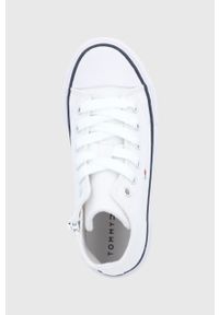 TOMMY HILFIGER - Tommy Hilfiger Trampki dziecięce kolor biały. Nosek buta: okrągły. Kolor: biały. Materiał: materiał, włókno, guma. Szerokość cholewki: normalna #2