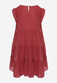 Renee - Ciemnoróżowa Sukienka z Krótkim Rękawem i Ozdobnymi Falbankami o Rozkloszowanym Kroju Vetesa. Okazja: na co dzień. Typ kołnierza: kołnierz z falbankami. Kolor: różowy. Materiał: jeans, wiskoza. Długość rękawa: krótki rękaw. Typ sukienki: proste. Styl: casual, klasyczny #2