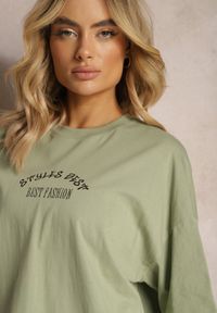 Renee - Jasnozielony Bawełniany T-shirt o Fasonie Oversize z Nadrukiem na Przodzie Lisitha. Kolor: zielony. Materiał: bawełna. Wzór: nadruk #3