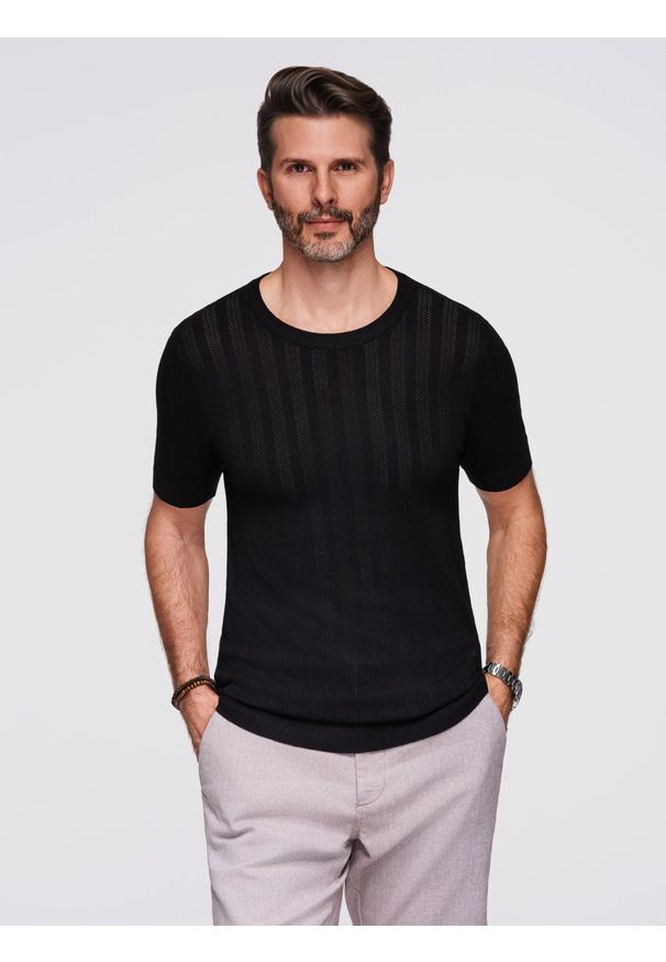 Ombre Clothing - Ażurowy męski sweter z okrągłym dekoltem i krótkim rękawem – czarny V2 - Rozmiar: XXL. Kolor: czarny. Materiał: prążkowany, elastan, dzianina, nylon, wiskoza. Długość rękawa: krótki rękaw. Długość: krótkie. Wzór: ażurowy. Styl: elegancki