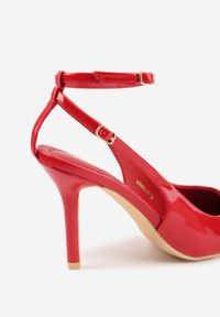 Renee - Czerwone Sandały Lakierowane Vices na Szpilce Typu Slingback Dolenita. Okazja: na co dzień, na spacer. Zapięcie: sprzączka. Kolor: czerwony. Materiał: lakier. Sezon: lato. Obcas: na szpilce. Styl: klasyczny, casual #9