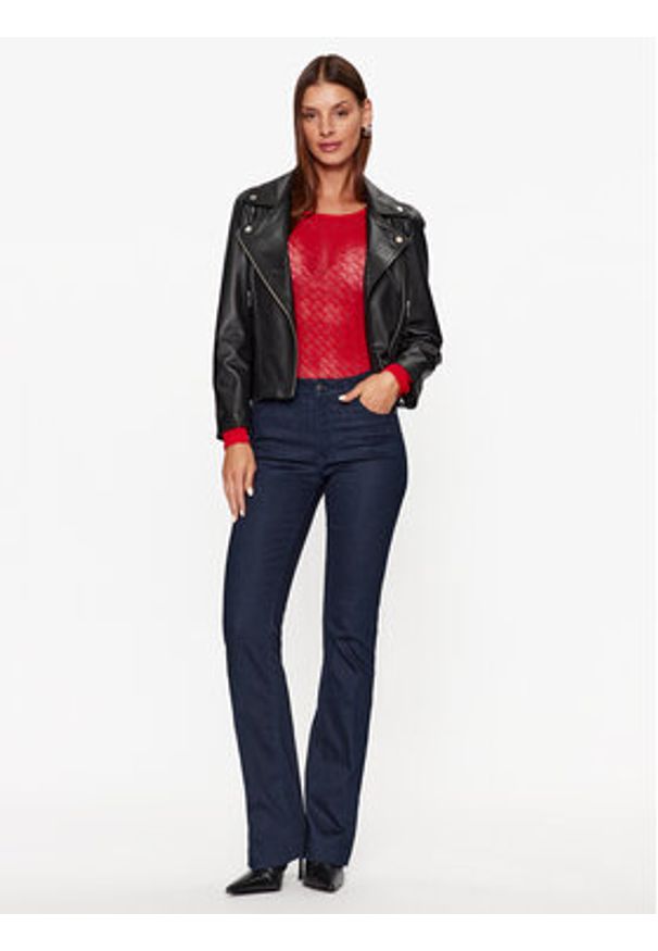 Guess Body O3BM11 KBXA0 Czerwony Slim Fit. Kolor: czerwony. Materiał: syntetyk