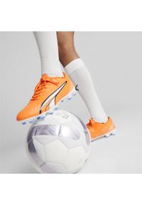 Buty piłkarskie męskie Puma Ultra Play Fgag. Zapięcie: sznurówki. Kolor: pomarańczowy, biały, wielokolorowy, niebieski. Materiał: materiał, syntetyk. Szerokość cholewki: normalna. Sport: piłka nożna