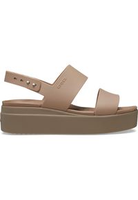 Sandały dmaskie Crocs BROOKLYN LOW WEDGE. Kolor: brązowy