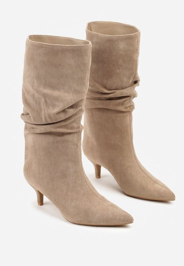 Born2be - Ciemnobeżowe Marszczone Botki na Obcasie Typu Kaczuszka Nalonia. Okazja: na co dzień. Kolor: beżowy. Materiał: jeans. Szerokość cholewki: normalna. Obcas: na obcasie. Styl: klasyczny, casual, elegancki. Wysokość obcasa: średni