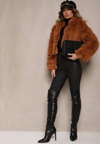 Renee - Ciemnobrązowa Krótka Kurtka Futerko z Pikowanymi Przeszyciami Kemeriana. Okazja: na co dzień. Kolor: brązowy. Materiał: futro. Długość: krótkie. Styl: casual #5