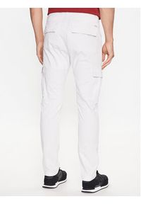 Guess Spodnie materiałowe M2GB27 WCNZ0 Biały Slim Fit. Kolor: beżowy, biały. Materiał: bawełna, materiał