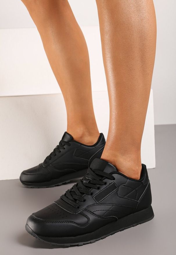 Renee - Czarne Sneakersy przed Kostkę ze Sznurówkami Effilis. Wysokość cholewki: przed kostkę. Kolor: czarny. Materiał: jeans, skóra