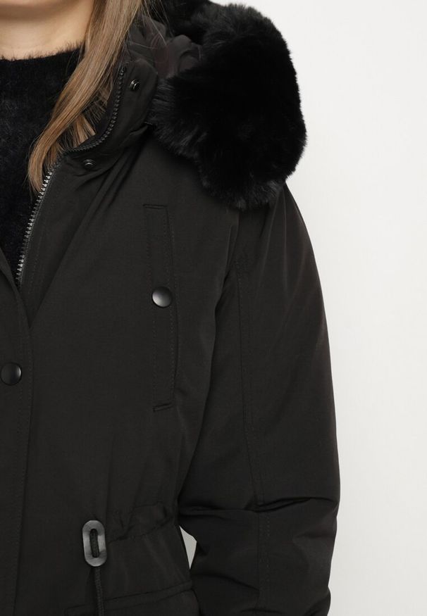 Born2be - Czarna Kurtka Dwustronna z Kapturem Parka z Pikowaną Podszewką Rinnelle. Okazja: do pracy. Typ kołnierza: kaptur. Kolekcja: plus size. Kolor: czarny. Materiał: jeans. Wzór: gładki. Sezon: jesień. Styl: elegancki