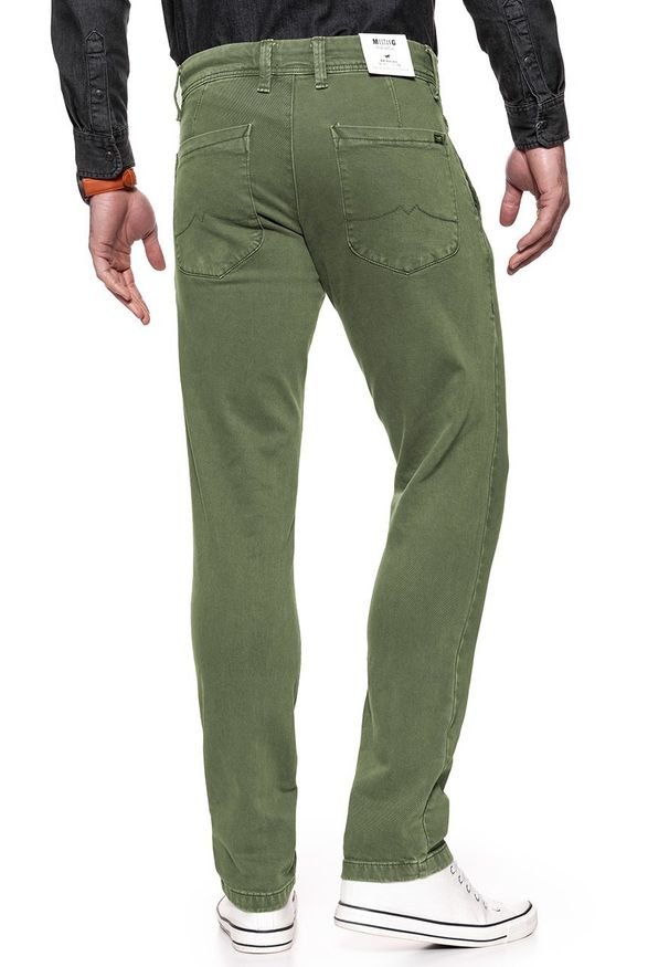 Mustang - MUSTANG SPODNIE MĘSKIE 5P CHINO DUSKY GREEN 1006701 6287. Wzór: aplikacja