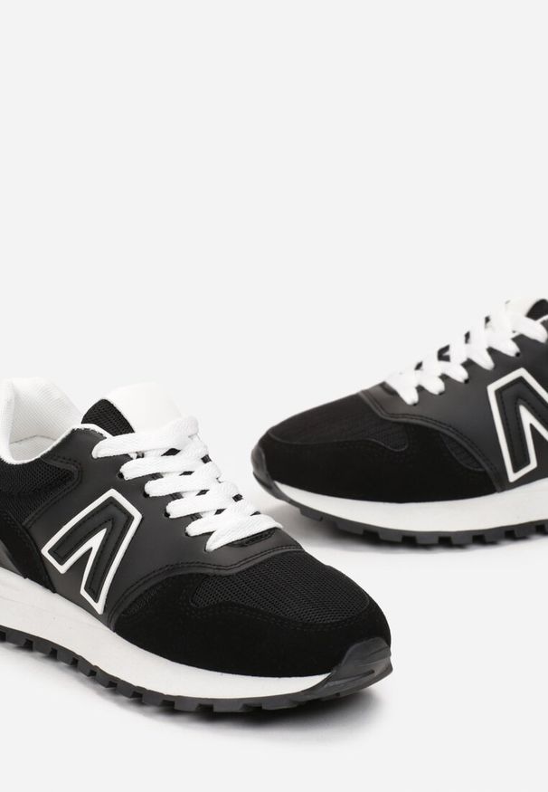 Born2be - Czarne Sneakersy przed Kostkę z Ozdobnymi Przeszyciami Evecca. Wysokość cholewki: przed kostkę. Kolor: czarny
