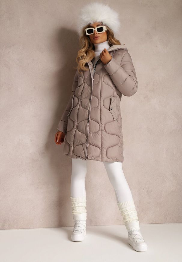 Renee - Beżowa Kurtka Pikowana z Kapturem Tuula. Typ kołnierza: kaptur. Kolor: beżowy. Wzór: aplikacja