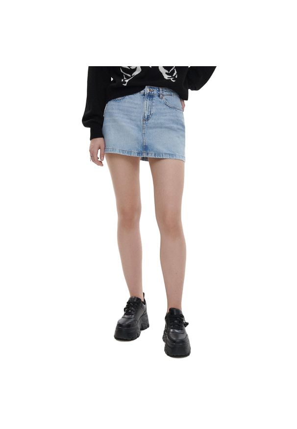 Cropp - Jeansowa spódnica z efektem sprania - Niebieski. Kolor: niebieski. Materiał: jeans
