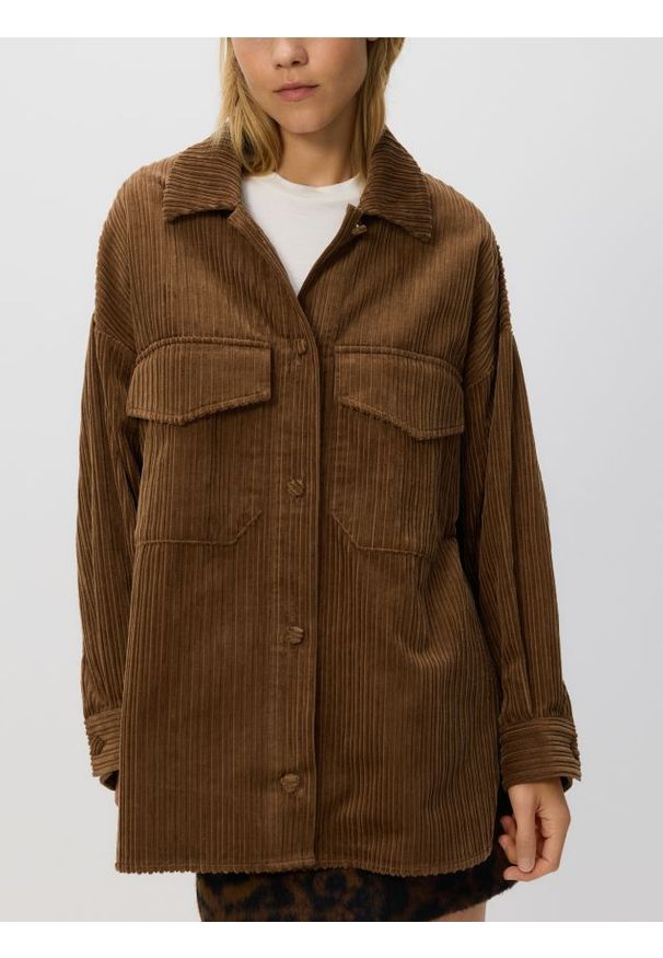 Reserved - Sztruksowa koszula z kieszeniami - brązowy. Kolor: brązowy. Materiał: sztruks