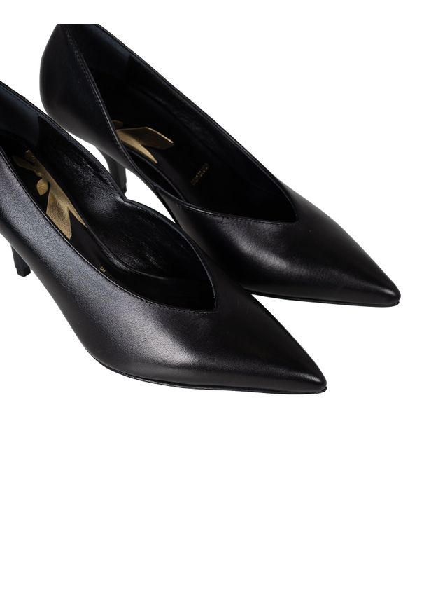 Patrizia Pepe Szpilki | 8Z0079/L048 | Kobieta | Czarny. Okazja: na co dzień. Zapięcie: bez zapięcia. Kolor: czarny. Materiał: skóra. Obcas: na szpilce. Styl: casual, elegancki. Wysokość obcasa: średni