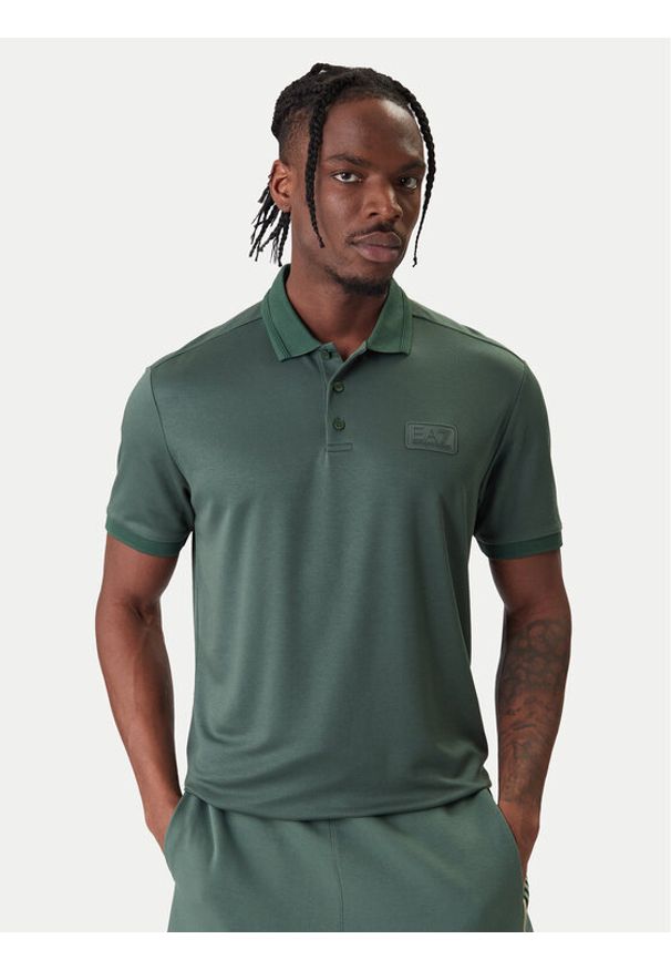 EA7 Emporio Armani Polo 7M001359 AF13862 U7260 Zielony Slim Fit. Typ kołnierza: polo. Kolor: zielony. Materiał: syntetyk