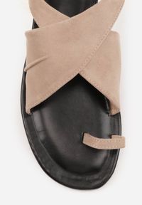 Renee - Ciemnobeżowe Sandały VICES z Imitacji Zamszu o Fasonie Japonek z Paskiem na Palec Cresea. Zapięcie: pasek. Kolor: beżowy. Materiał: zamsz. Sezon: wiosna, lato #5