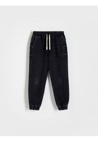 Reserved - Elastyczne jeansy jogger - czarny. Kolor: czarny #1
