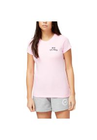 Koszulka New Balance WT31804OTP - różowa. Kolor: różowy. Materiał: materiał, bawełna, poliester. Długość rękawa: krótki rękaw. Długość: krótkie. Wzór: napisy