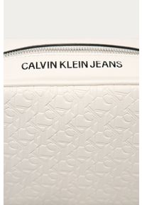 Calvin Klein Jeans - Torebka. Kolor: biały. Wzór: gładki. Materiał: skórzane. Rozmiar: małe. Rodzaj torebki: na ramię #2