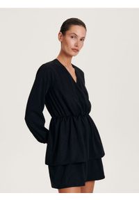 Reserved - Wzorzysta sukienka mini - czarny. Kolor: czarny. Materiał: tkanina. Długość: mini