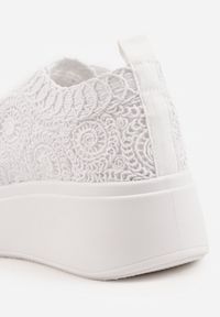 Renee - Białe Sneakersy Boho na Platformie Zdobione Plecionym Wzorem Abilama. Kolor: biały. Materiał: jeans, zamsz. Szerokość cholewki: normalna. Wzór: aplikacja. Obcas: na platformie #3