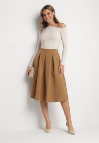 Born2be - Ciemnobeżowa Rozkloszowana Spódnica Midi z Gumką w Pasie Glorina. Kolor: beżowy. Materiał: tkanina. Wzór: gładki #4
