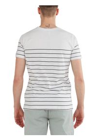 FUNDANGO - T-shirt męski Fundango Jaggy Pocket z krótkim rękawem. Kolor: biały. Długość rękawa: krótki rękaw. Długość: krótkie