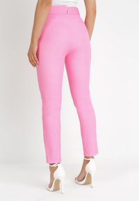 Born2be - Różowe Spodnie Materiałowe z Paskiem Sophilea. Kolor: różowy. Materiał: materiał. Wzór: jednolity. Styl: klasyczny #4