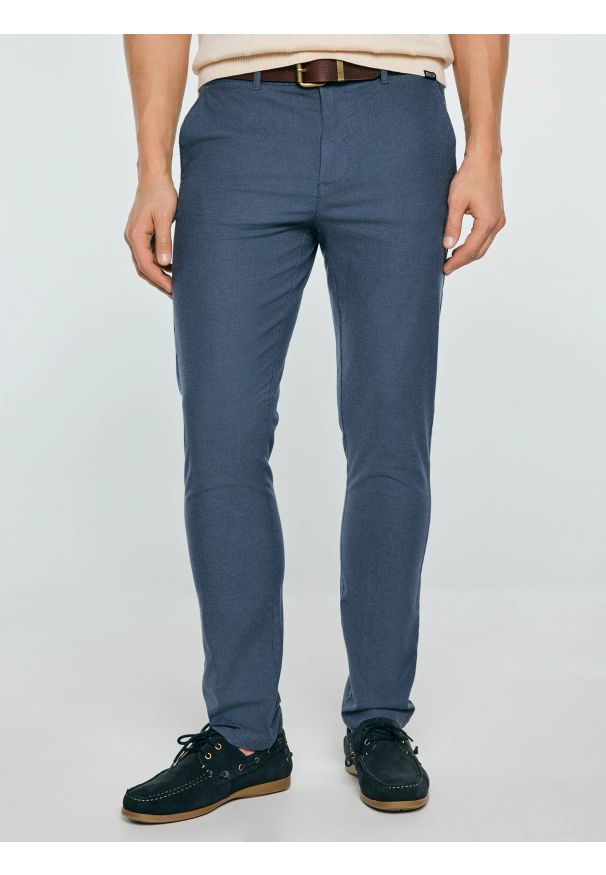 Big-Star - Spodnie męskie chinosy niebieskie Erhati 401. Kolor: niebieski. Materiał: tkanina, len, materiał. Wzór: nadruk, haft. Sezon: wiosna, jesień, lato. Styl: klasyczny