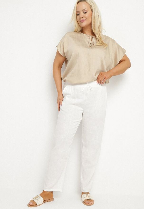 Born2be - Białe Spodnie z Lnem i Elastyczną Gumką w Pasie Nativena. Okazja: na co dzień. Kolekcja: plus size. Kolor: biały. Materiał: len. Styl: casual