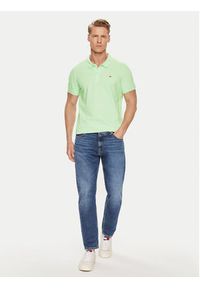 Tommy Jeans Polo DM0DM18312 Zielony Slim Fit. Typ kołnierza: polo. Kolor: zielony. Materiał: bawełna