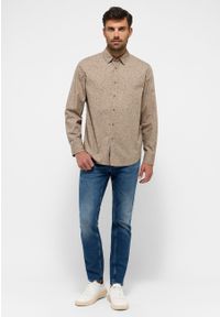 Mustang - Męska Koszula MUSTANG Elmore Allover Print on Beige 1015906 12672. Okazja: na co dzień. Typ kołnierza: kołnierzyk klasyczny. Materiał: bawełna. Długość: długie. Wzór: grochy, nadruk. Styl: klasyczny, casual, elegancki #7
